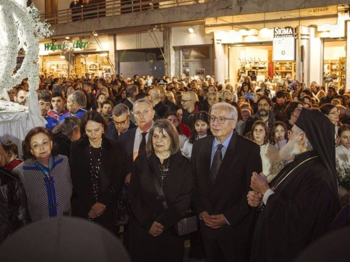 Με κατάνυξη η Ακολουθία της Αποκαθήλωσης και η Περιφορά του Επιταφίου στον Ι.Ν. Κοιμήσεως Θεοτόκου Αμαρουσίου παρουσία του Δημάρχου Θ. Αμπατζόγλου