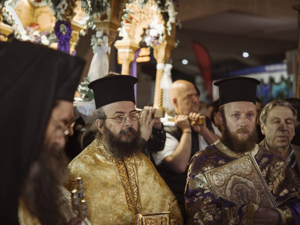 Με κατάνυξη η Ακολουθία της Αποκαθήλωσης και η Περιφορά του Επιταφίου στον Ι.Ν. Κοιμήσεως Θεοτόκου Αμαρουσίου παρουσία του Δημάρχου Θ. Αμπατζόγλου