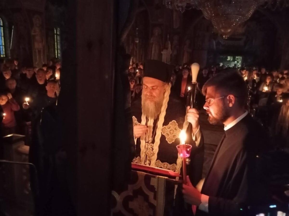 Με κατάνυξη η Ακολουθία των Παθών σε Αγ. Νικόλαο και Αγ. Στέφανο Τρικάλων – Παρουσία του Μητροπολίτη Χρυσοστόμου