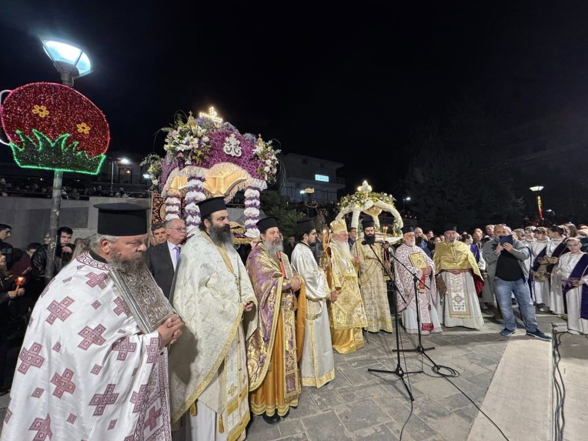 Με κατάνυξη και ευλάβεια η περιφορά των επιταφίων στη Λιβαδειά