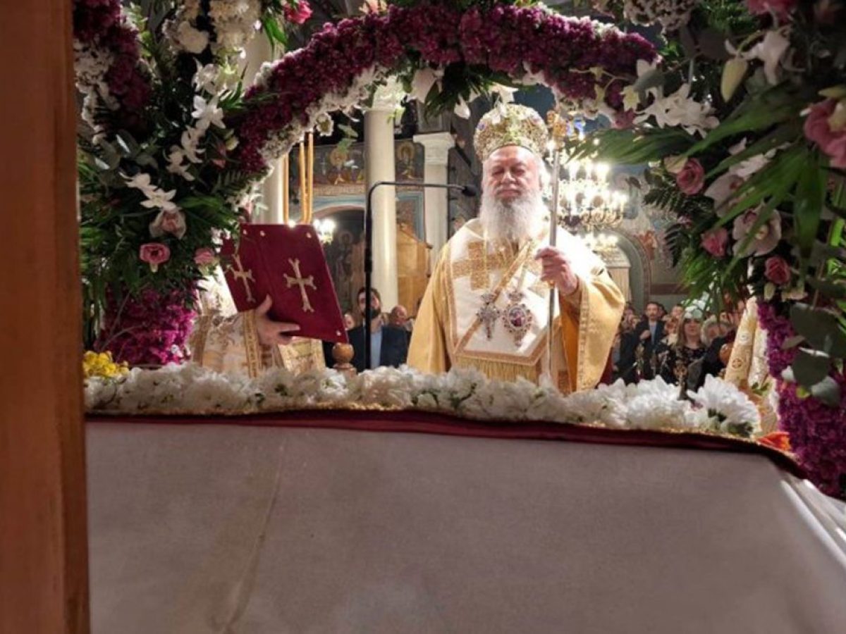 Με κατάνυξη και ηχηρό μήνυμα ελπίδας η περιφορά των Επιταφίων στην παραλία της Χαλκίδας