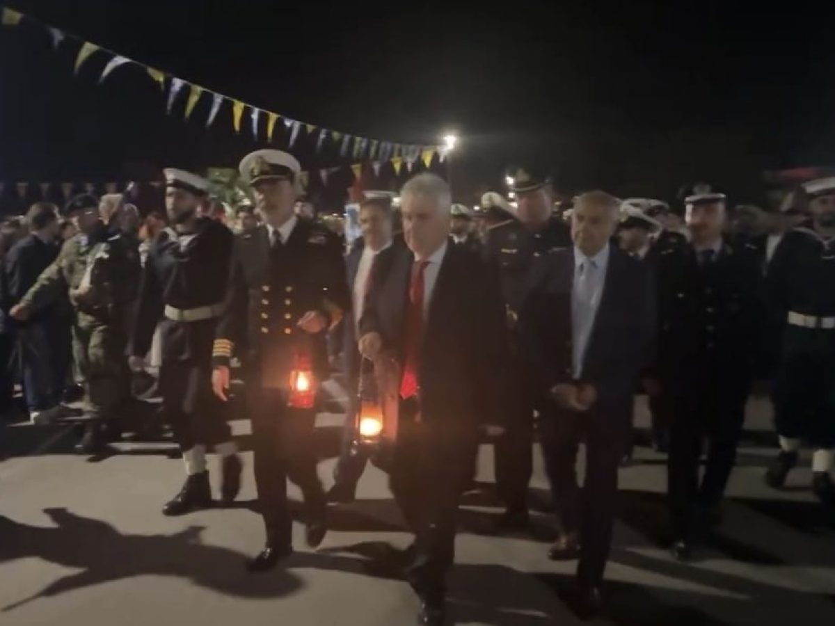 Με λαμπρότητα η υποδοχή του Αγίου Φωτός στη Λέρο – Τιμές Αρχηγού Κράτους από το Δήμαρχο Τ. Κωττάκη