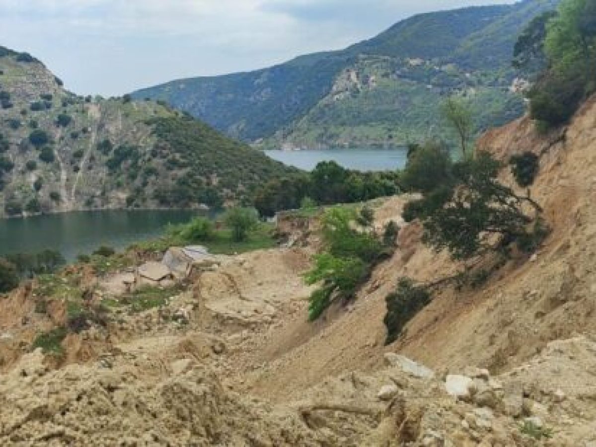 Μεγάλη κατολίσθηση στον δρόμο Βελβεντού – Φράγματος Πολυφύτου στη θέση «Κούρναβο»