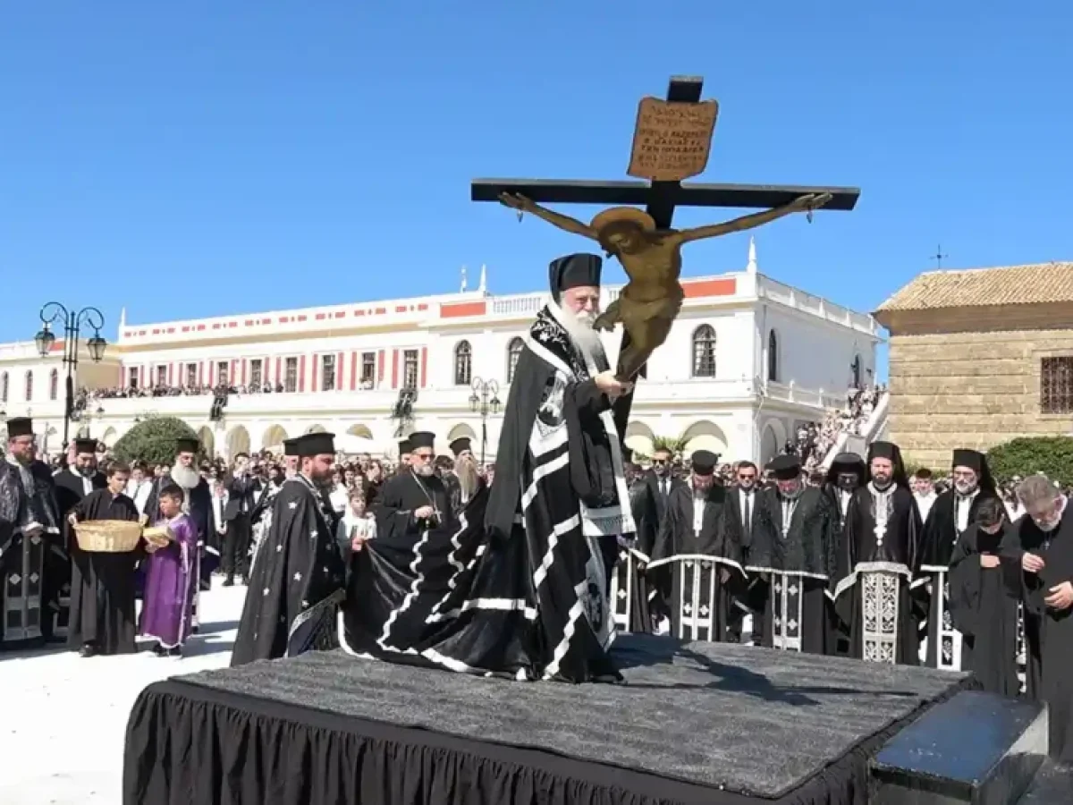 Μεγάλη Παρασκευή: Επίσημη Λιτάνευση Του Εσταυρωμένου στη Ζάκυνθο [βίντεο]