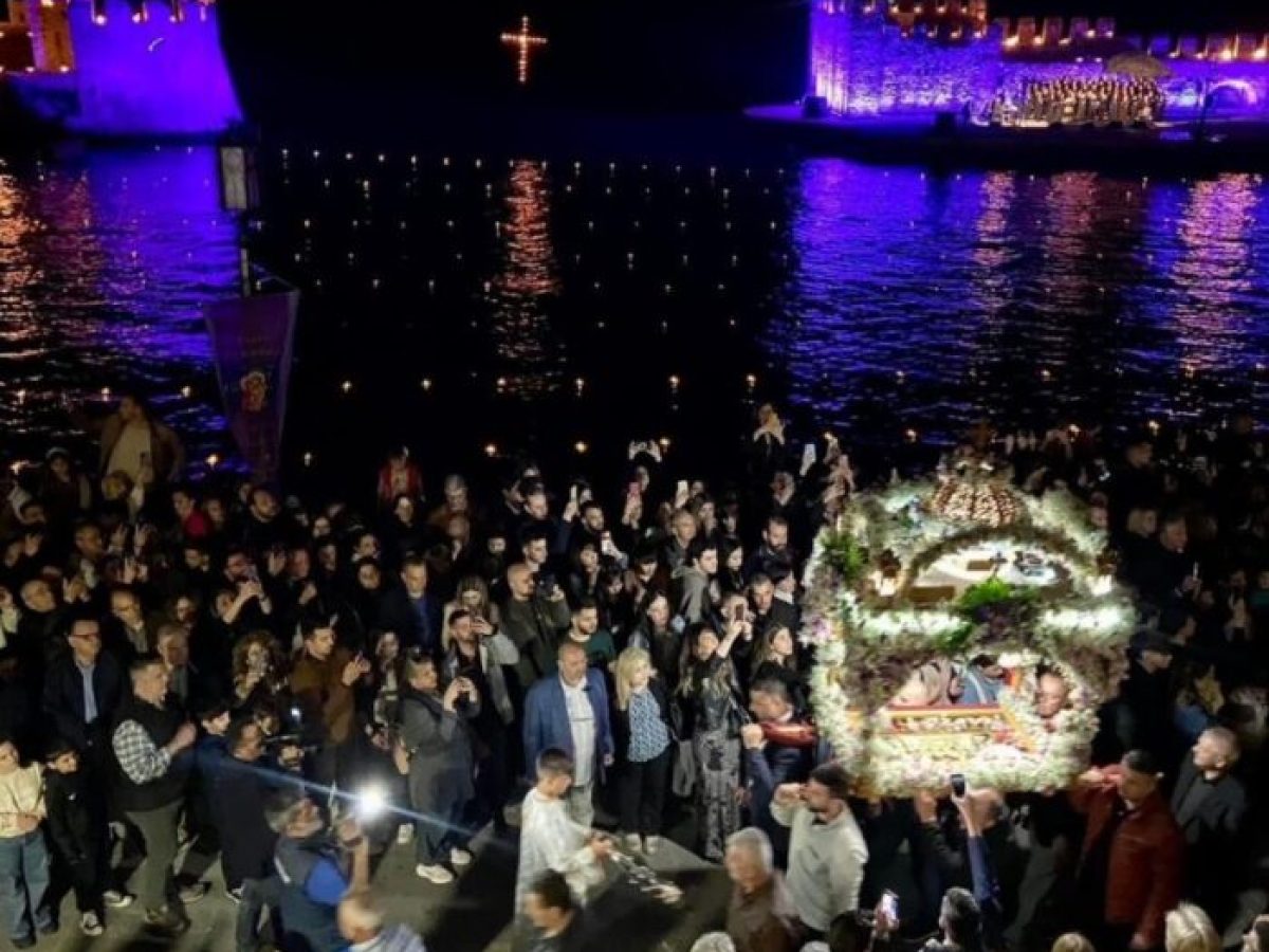 Μεγάλη Παρασκευή: Η κοινή πομπή των Επιταφίων στο Ενετικό Λιμάνι της Ναυπάκτου