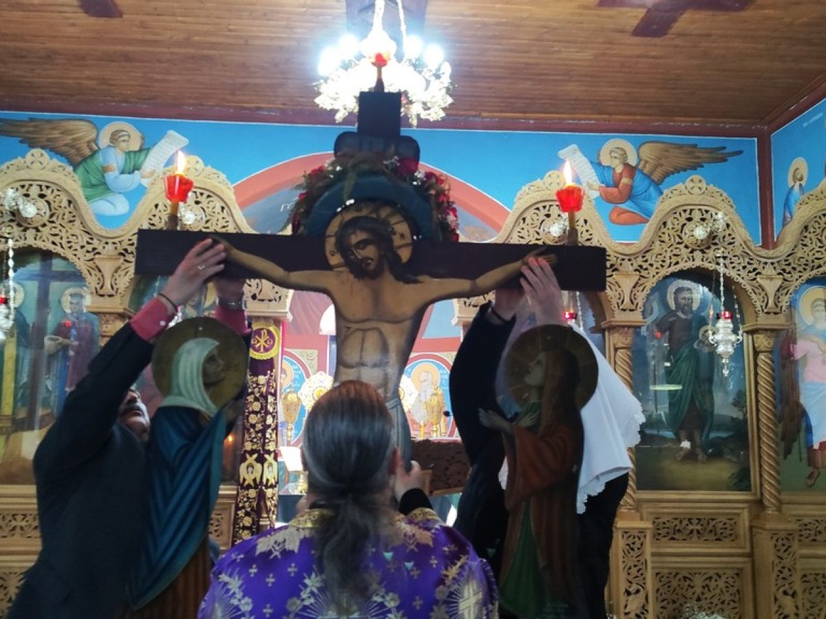 Μεγάλη Παρασκευή: Με κατάνυξη η Αποκαθήλωση στον Πολύανθο Ροδόπης