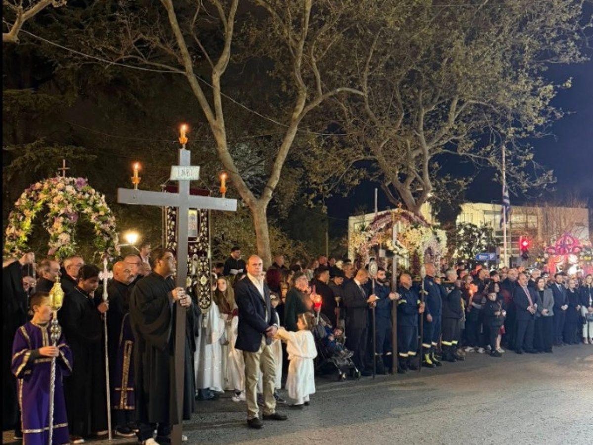 Μεγάλη Παρασκευή στην Κηφισιά: Με κατάνυξη η συνάντηση των Επιταφίων