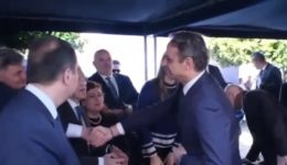 mesolongi-foras-ble-gravata-vlepo…