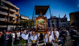 mesolongi-iperifania-ke-sigkinisi-gia