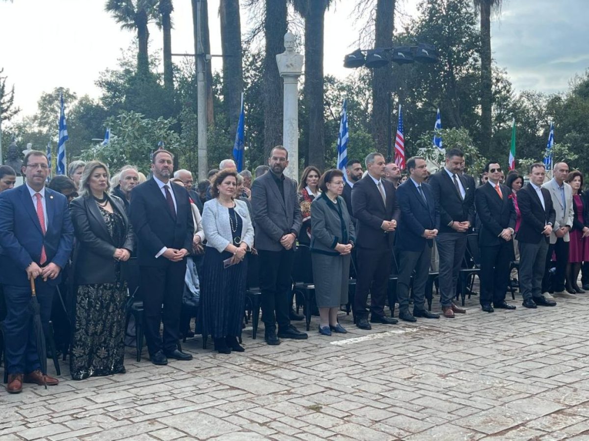Μεσολόγγι: Ο Κήπος των Ηρώων αποδόθηκε στους πολίτες, παρουσία Μενδώνη – Το μήνυμα Φαρμάκη (ΦΩΤΟ)