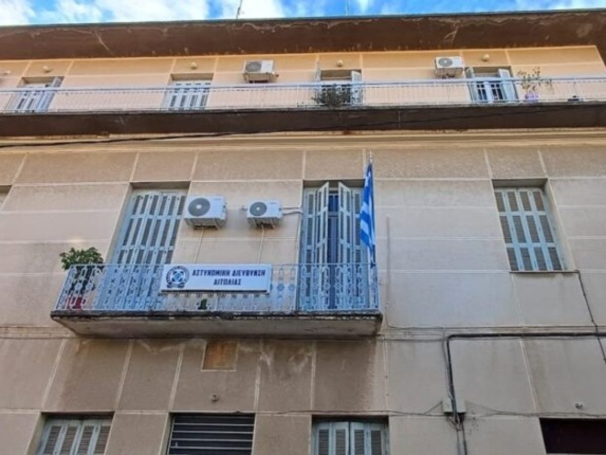 Μεσολόγγι: Στα δίχτυα της ΕΛ.ΑΣ. ο 18χρονος διαρρήκτης που άρπαξε χρυσές λίρες