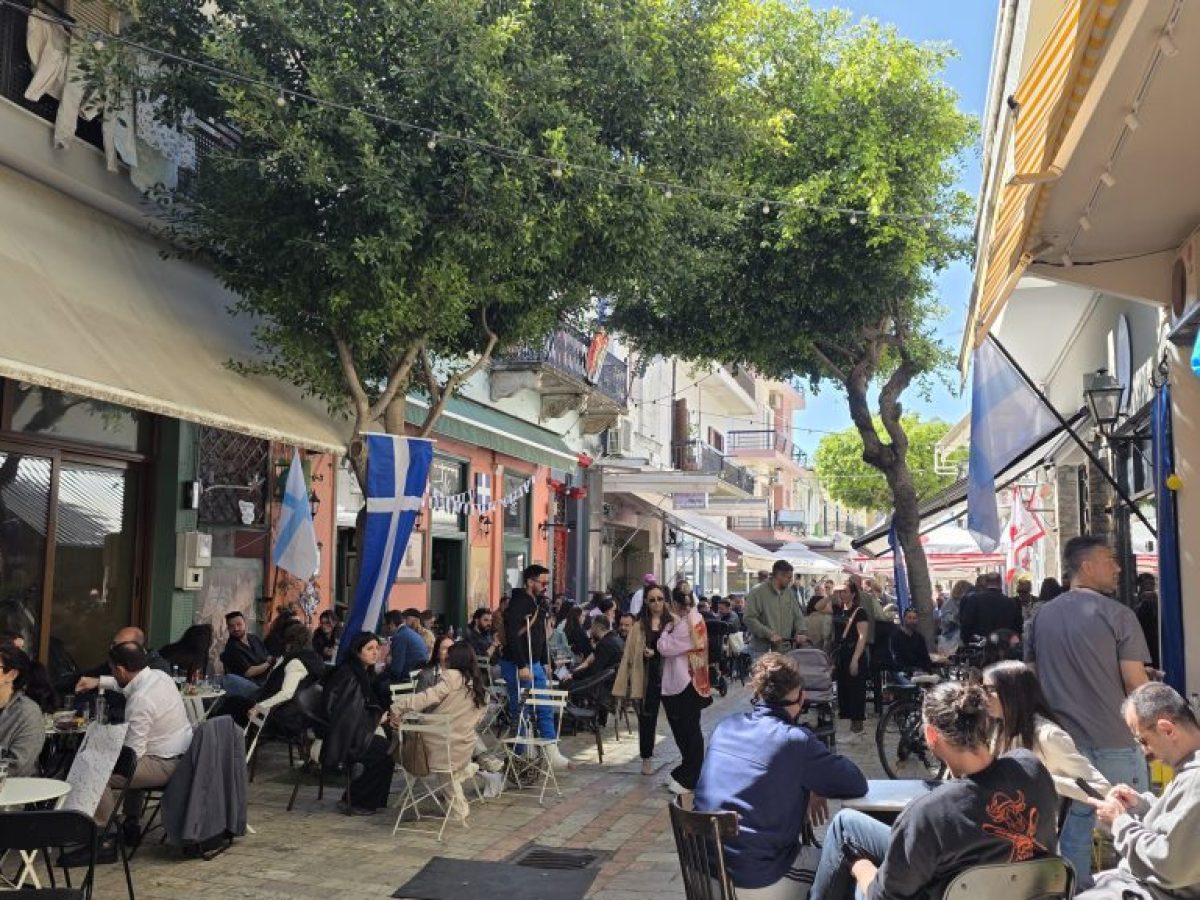 Μεσολόγγι: «Βούλιαξε» η πόλη ενόψει Πάσχα