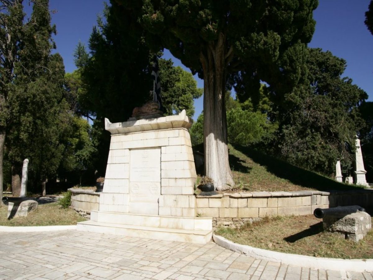 Μεσολόγγι: Αναστάσιμη Θεία Λειτουργία στον Κήπο των Ηρώων