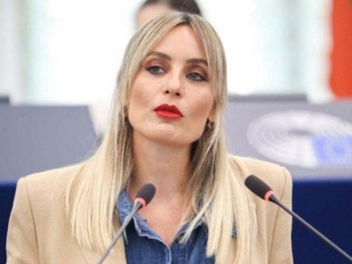 Μεταξάδες: Παρουσία της Ελεονώρας Μελέτη το 1ο Διασχολικό Μαθητικό Φεστιβάλ με συμμετοχή 21 σχολείων