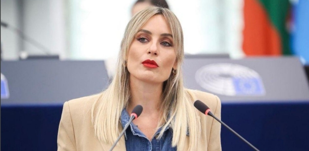 metaxades-parousia-tis-eleonoras-meleti-to