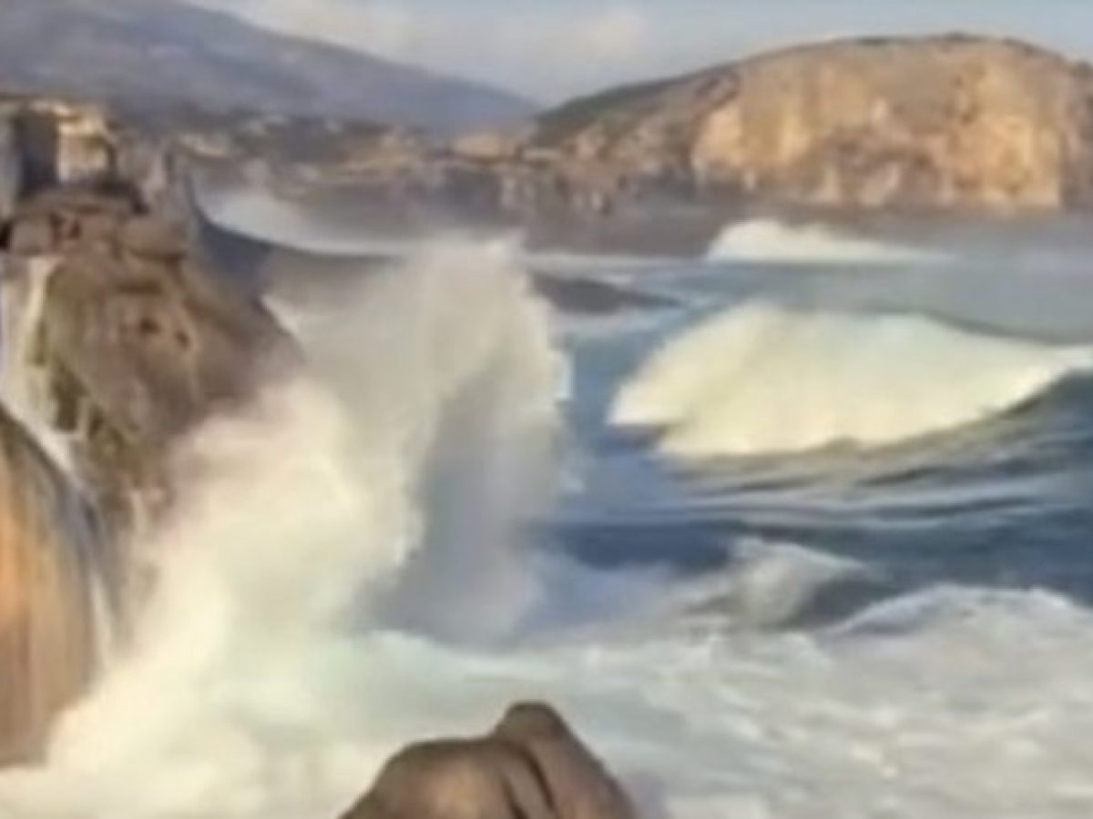 Μετέωρα «γεννήθηκαν» στον βυθό της θάλασσας: Η αλήθεια πίσω από το viral βίντεο!