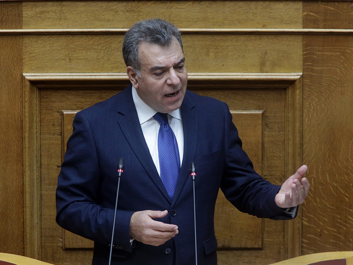 Μέτρα στήριξης των πολιτών στα νησιά και για τα αεροπορικά εισιτήρια ζήτησε ο Μάνος Κόνσολας