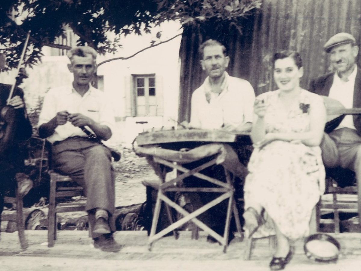 Μια φωτογραφία με την ζυγιά του κορυφαίου κλαρινίστα Θανάση Βλάχου (Καρανάσου)