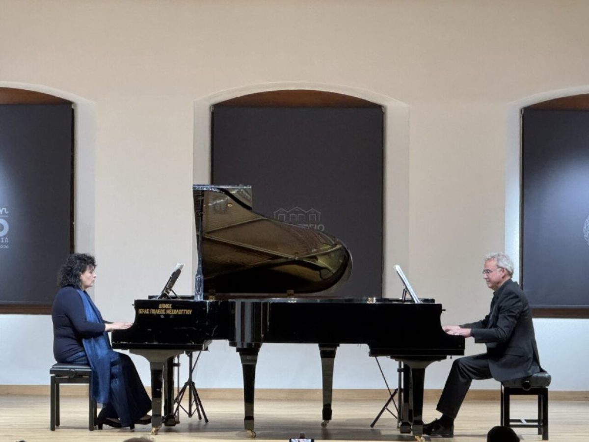 Μια μαγική μουσική βραδιά στο Μεσολόγγι – Πλήθος κόσμου στο σπουδαίο αφιέρωμα για τον Νίκο Σκαλκώτα