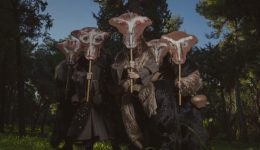 mia-sigchroni-istoria-gia-ti