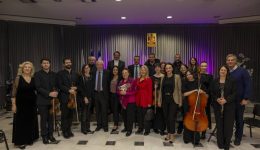 mia-xechoristi-paschalini-mousiki-ekdilosi-2