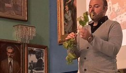 mia-xechoristi-politistiki-ekdilosi-afieromeni