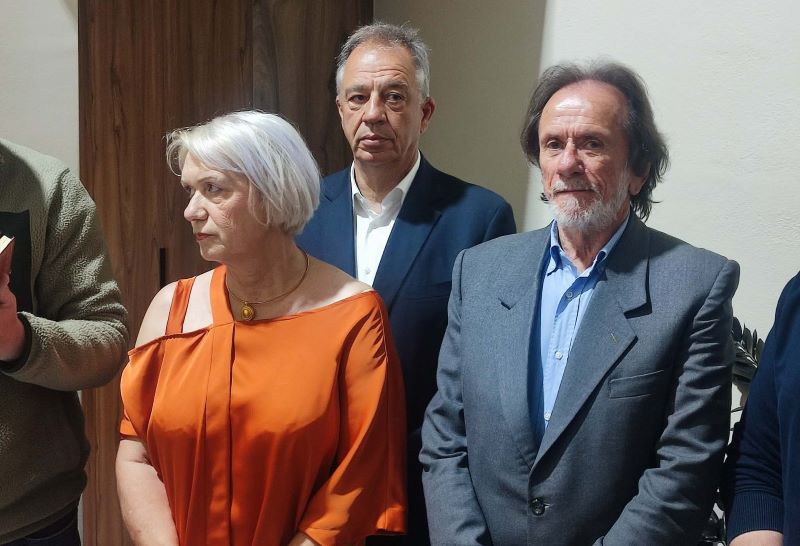 michalakis-tsiaras-mia-ilikrinis-schesi-filias