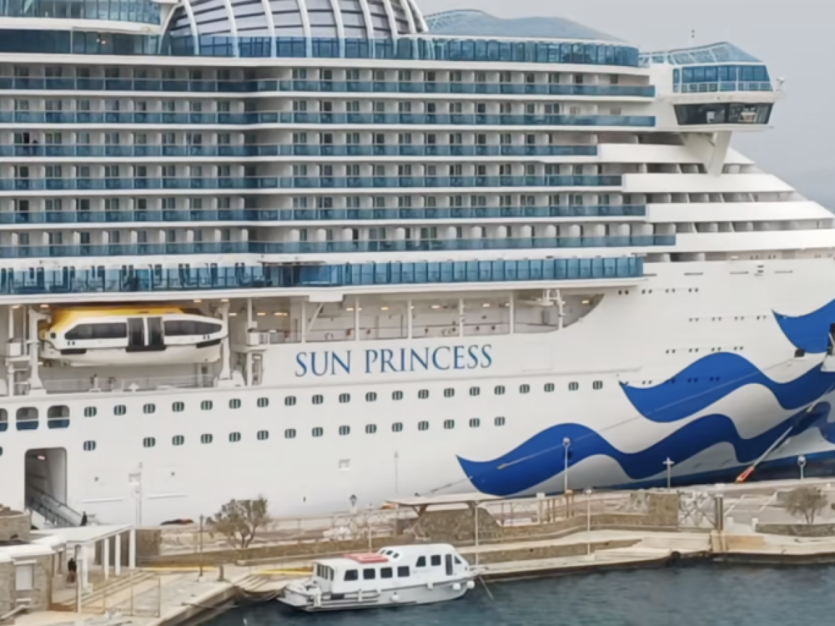 Μύκονος: Το «Sun Princess» έδεσε με ασφάλεια στο λιμάνι του Τούρλου – 4.350 επιβάτες στο νησί