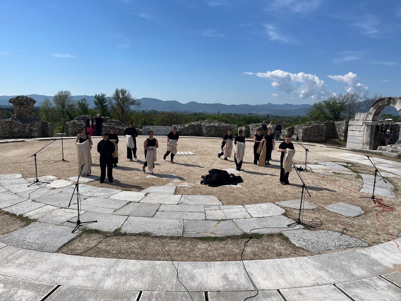 minima-irinis-apo-mathites-sto-1