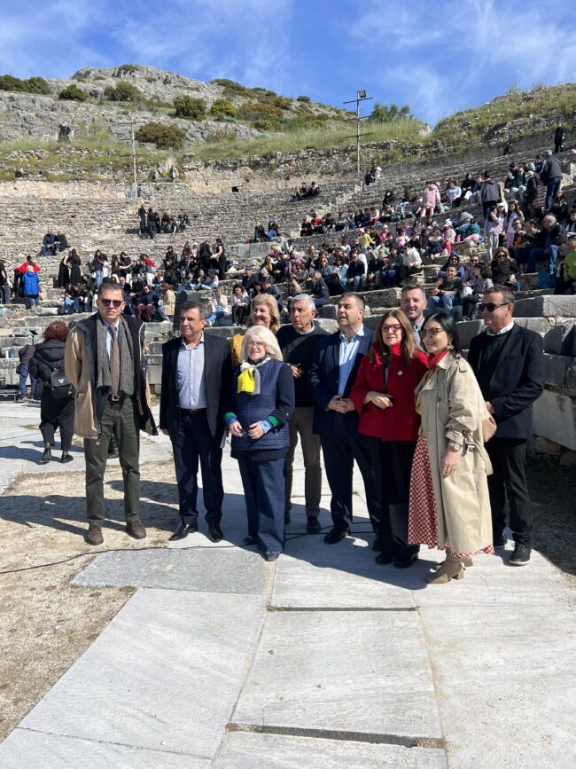 minima-irinis-apo-mathites-sto