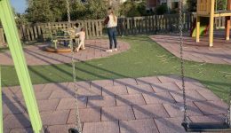 minisi-gia-vandalismous-stin-pediki-1