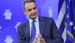mitsotakis-sto-foroum-ton-delfon