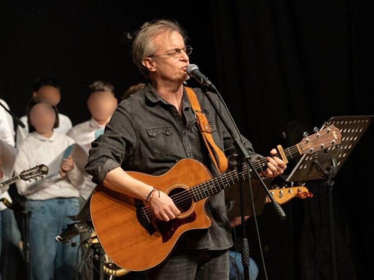 Μουσικό αφιέρωμα στον Μίκη Θεοδωράκη από τους μαθητές του 3ου Δημοτικού Γέρακα