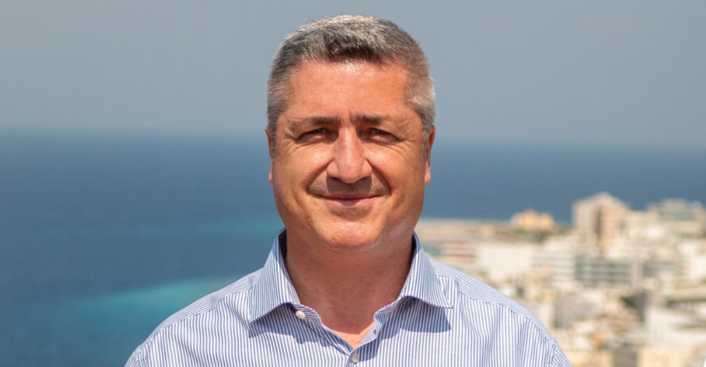 n.-tsoukalas-ston-RV-i