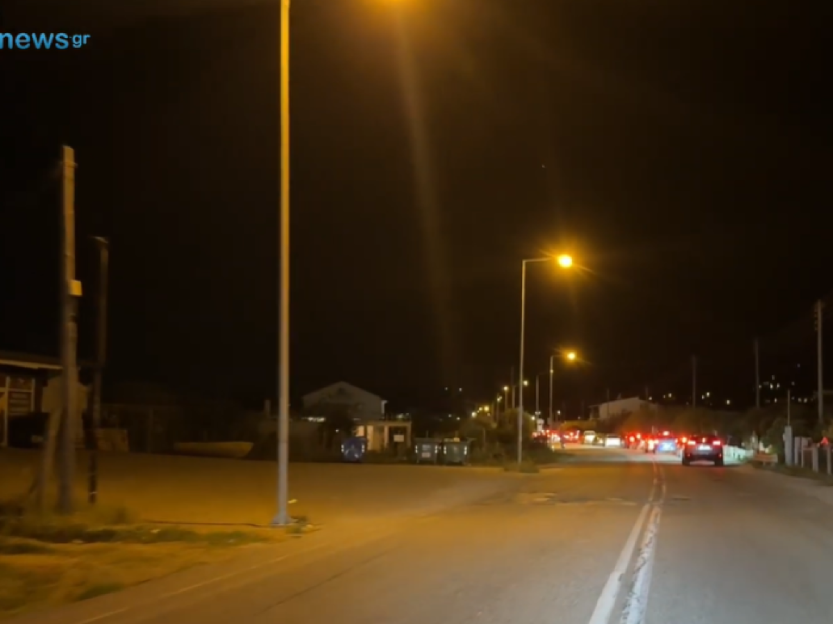 Ναύπακτος: Ουρά μέχρι την Παλαιοπαναγιά κατά την επιστροφή μετά την περιφορά των Επιταφίων. Βίντεο