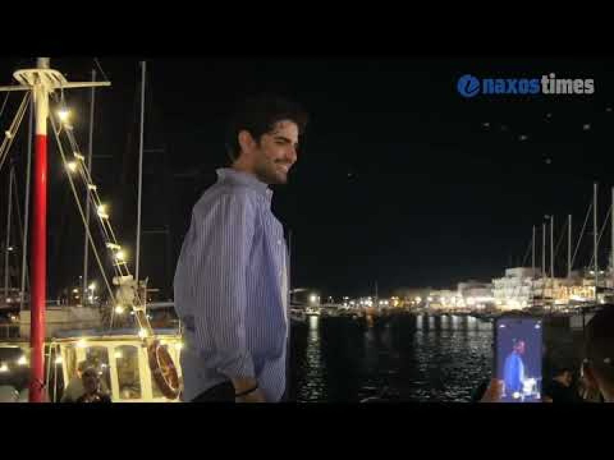 Νάξος: Χιλιάδες κόσμου στο πασχαλινό γλέντι στην παραλία της Χώρας με τον Παναγιώτη Μαύρο (video+φώτος)