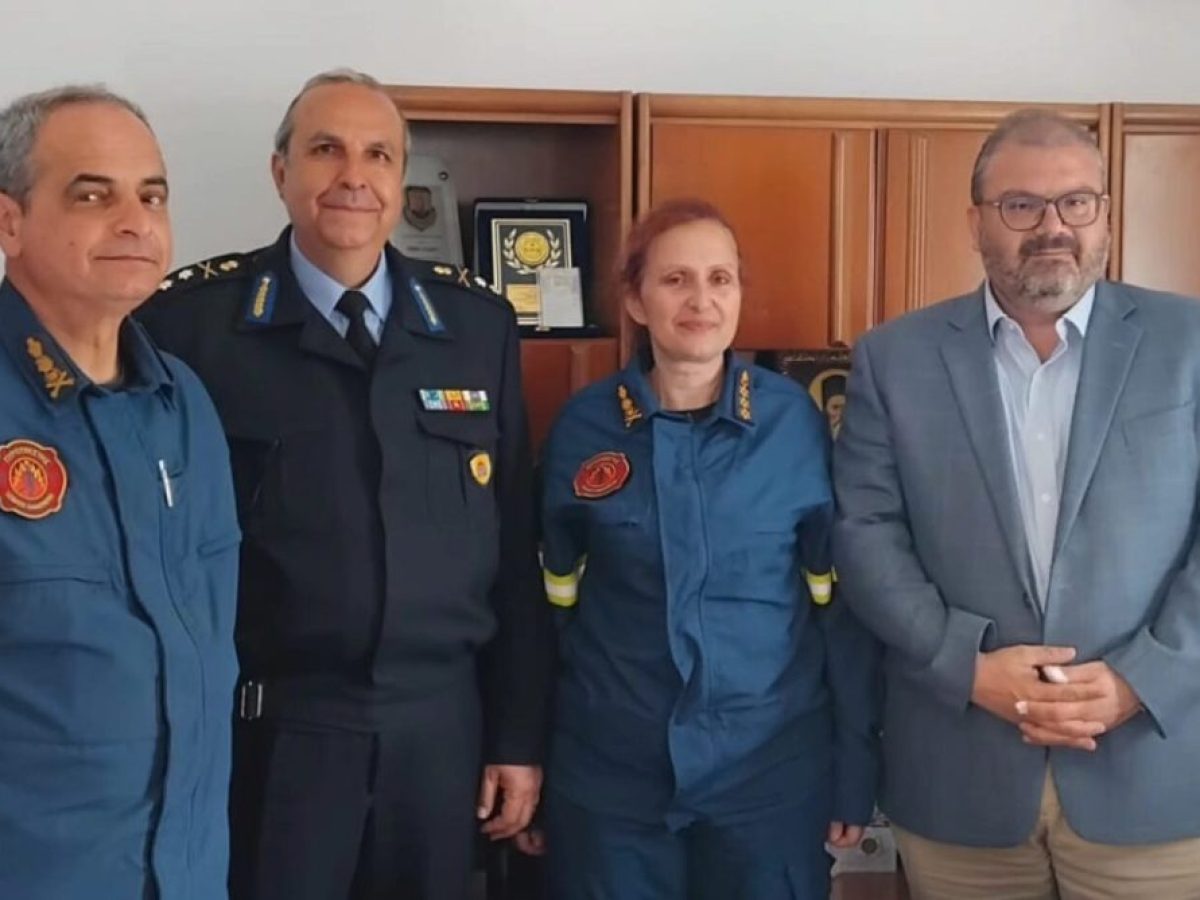 Νάξος: Συνάντηση Επάρχου με την ηγεσία της Πυροσβεστικής – Στο επίκεντρο η ετοιμότητα ενόψει καλοκαιριού
