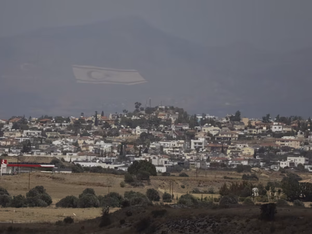 Νέα ένταση στη νεκρή ζώνη της Πύλας με στρατιωτικές κινήσεις και διπλωματικό συναγερμό