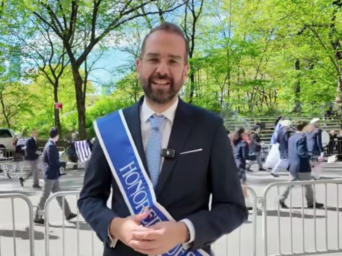 Νέα Υόρκη – Ν. Φαρμάκης: “Η 5η Λεωφόρος «ντύθηκε» στα γαλανόλευκα – Το Μεσολόγγι ήταν εκεί, στην πρώτη γραμμή”