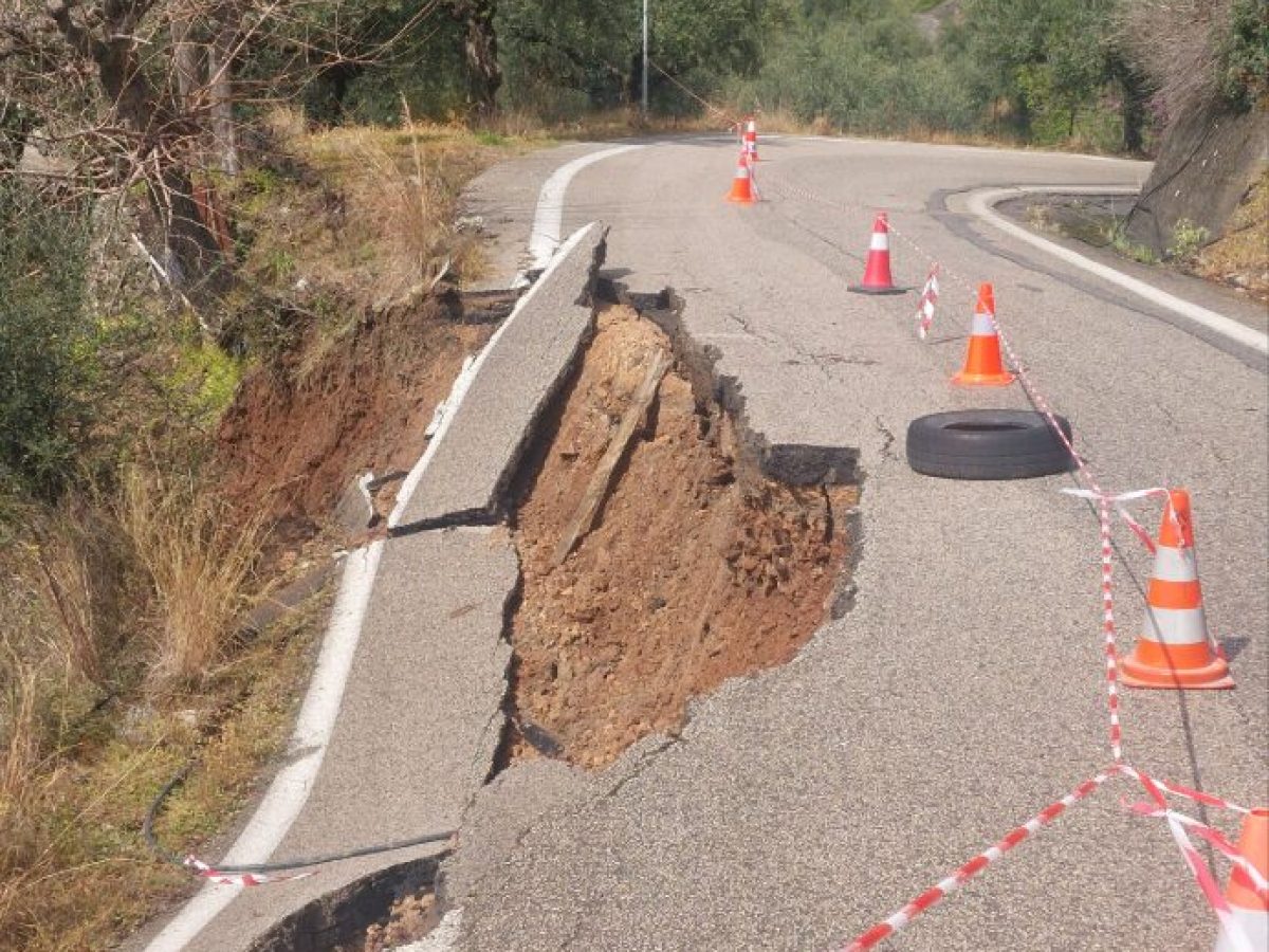 Νέα κατολίσθηση προς Περιβολάκια: Υποχώρησε τμήμα του δρόμου