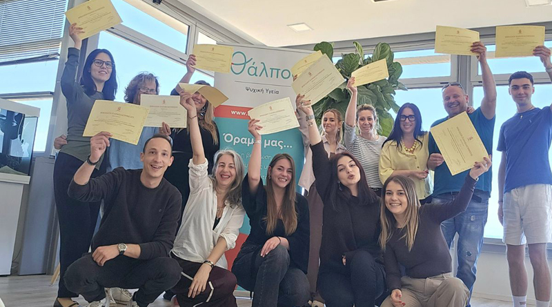 nea-makri-me-epitichia-ena-1