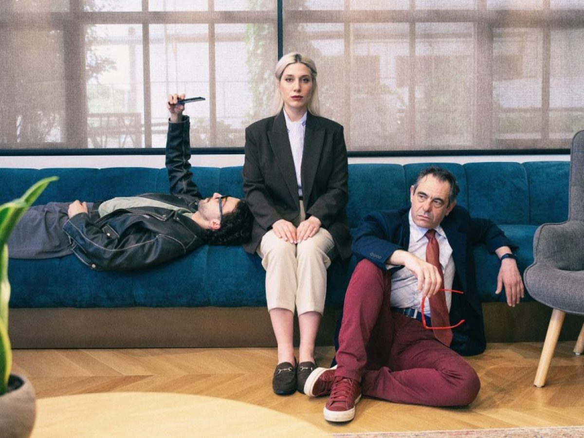 Νέα παραγωγή του ΚΘΒΕ: «Group Therapy» – Η ανατρεπτική κωμωδία της Πένυς Φυλακτάκη