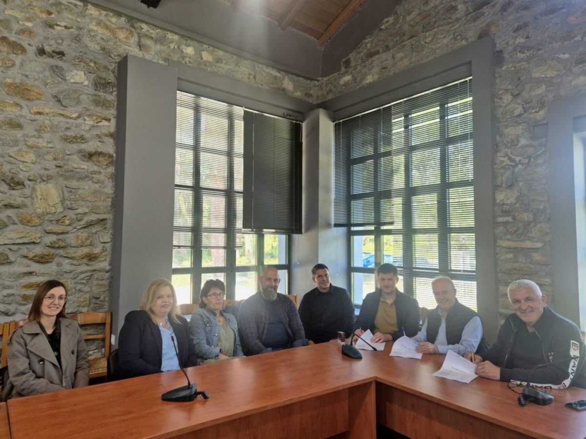 Νέα σημαντική παρέμβαση για την υδροδότηση του Μακρυχωρίου – Υπογραφή σύμβασης έργου 560.000 € στον Δήμο Τεμπών