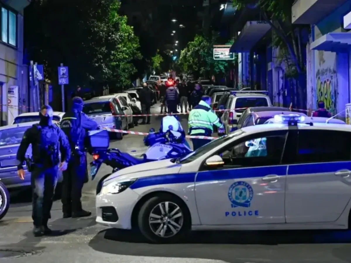 Νέος Κόσμος: Συναγερμός για 55χρονο που ταμπουρώθηκε σε σπίτι μετά από επίθεση στη μητέρα του