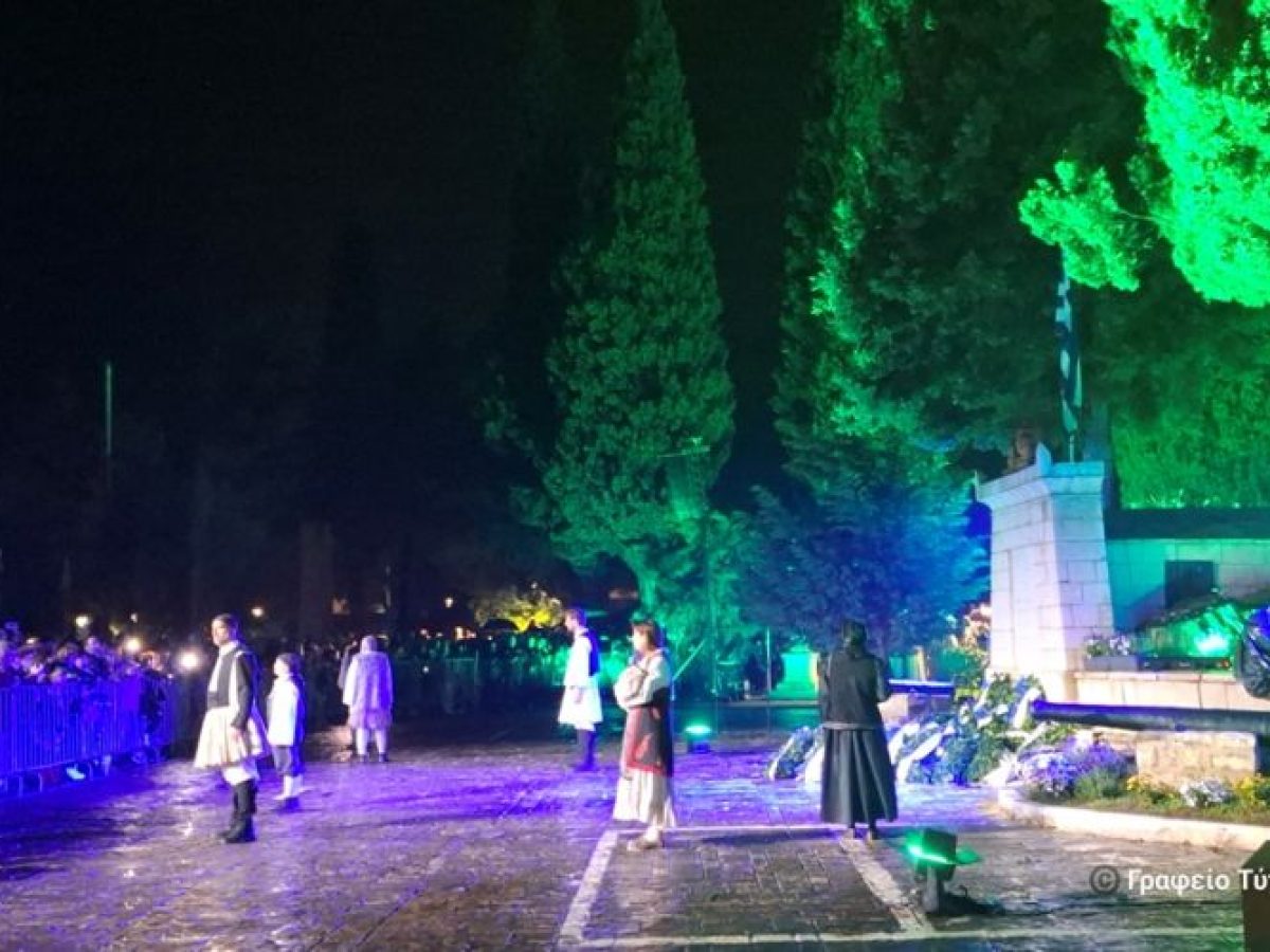 Νυχτερινό ευλαβικό προσκύνημα στον Κήπο των Ηρώων