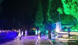 nichterino-evlaviko-proskinima-ston-kipo