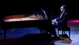 nikos-laaris-piano-sto