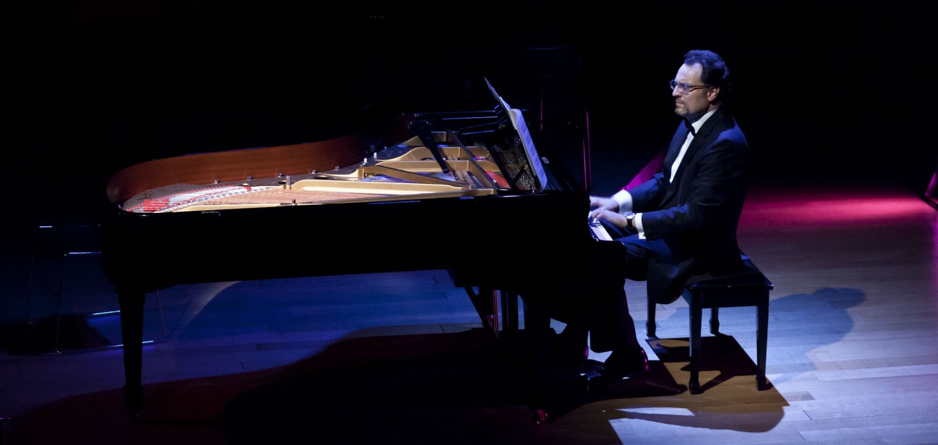 nikos-laaris-piano-sto