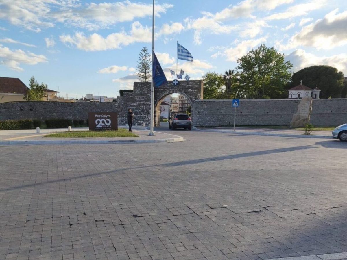 Νίκος Παπανικολάου: Άμεση αντιμετώπιση φθορών στο οδόστρωμα στον Κήπο των Ηρώων