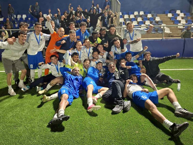 ntamplouchi-me-ton-pannaxiako-i-1